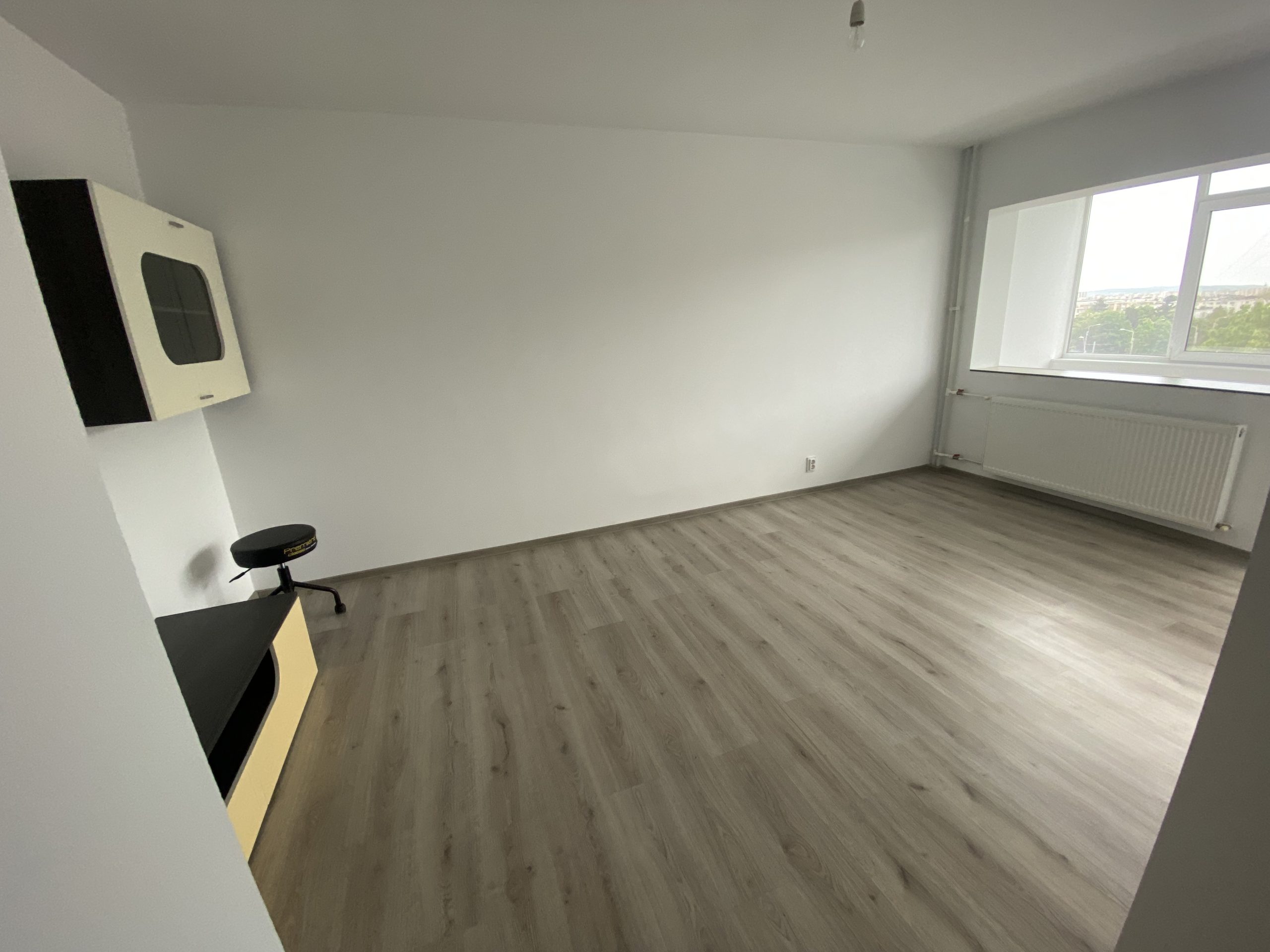 Apartament 2 camere sdecomandat Kaufland Vest 56000 euro negociabil