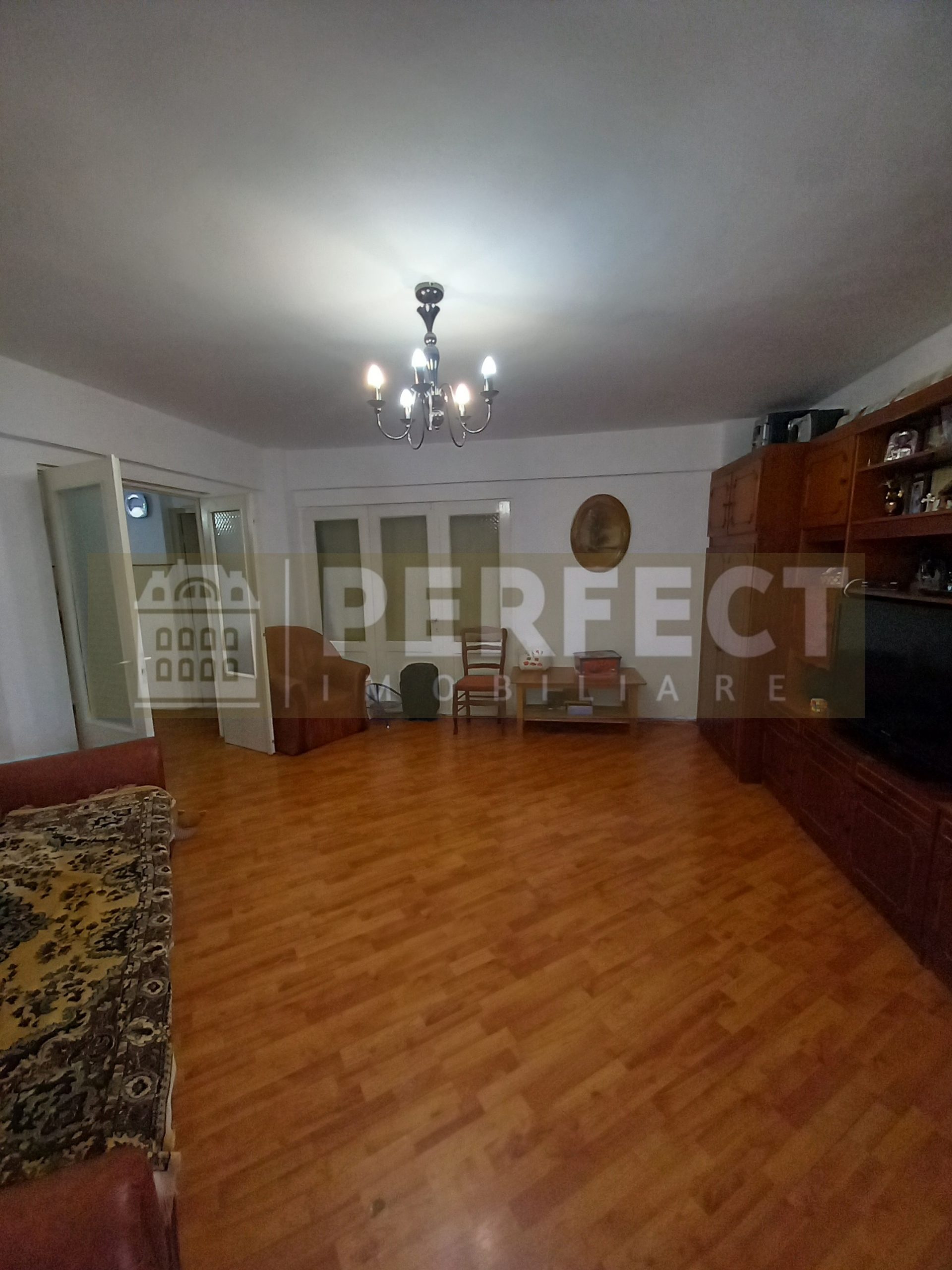 Apartament 3 camere, et.3/4 , Mihai Bravu – 82800 euro